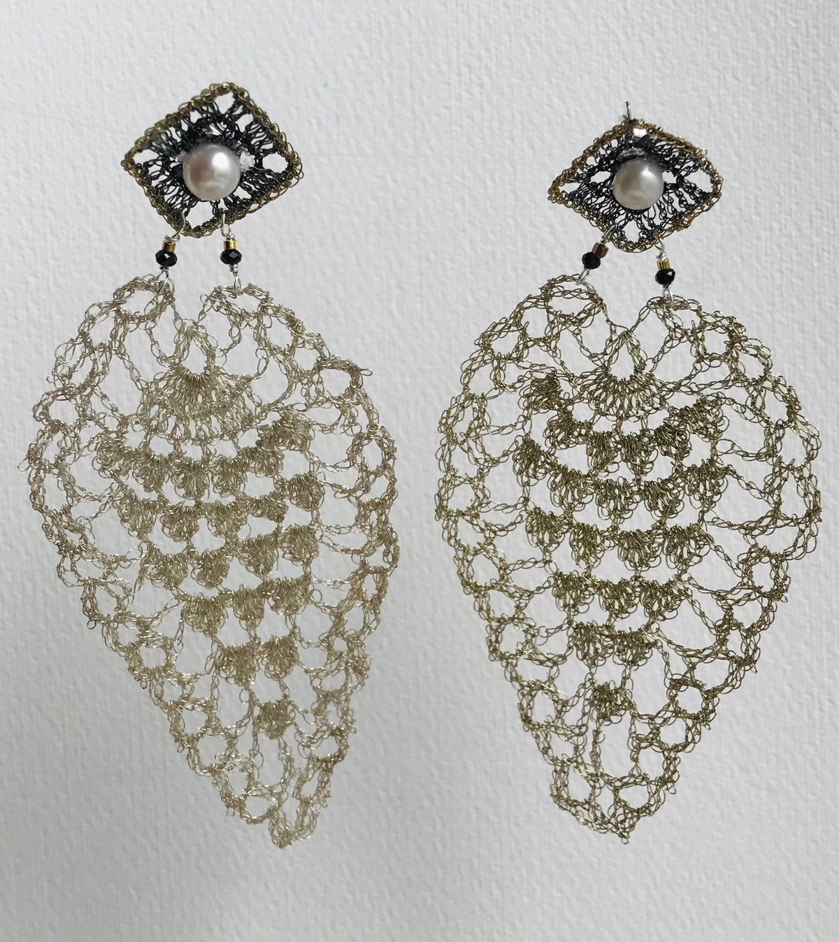 Luciana Corres, Pearl Stud Earrings Rhombus – Golden Wings